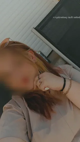 Amber, 27