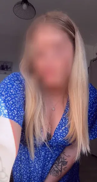 Amina, 22