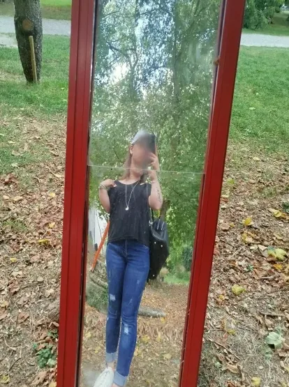 Anouk, 27