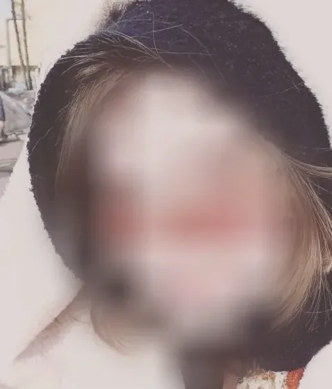 Elif, 19
