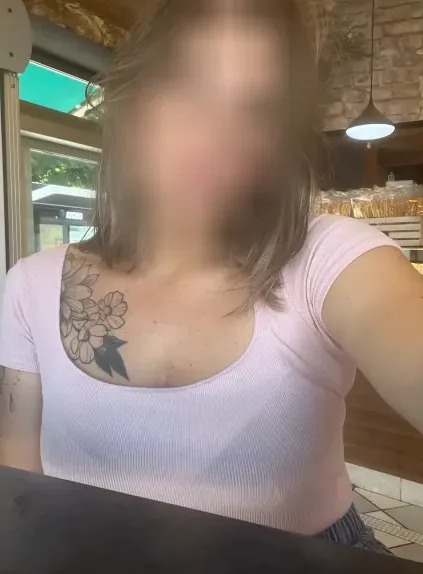 Ellen, 40