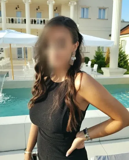 Emma, 29