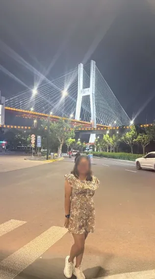 Fleur, 34