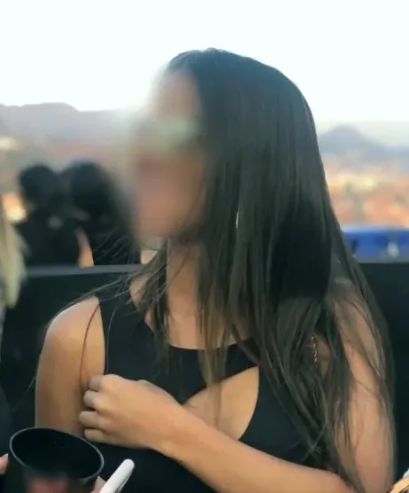 Julia, 23