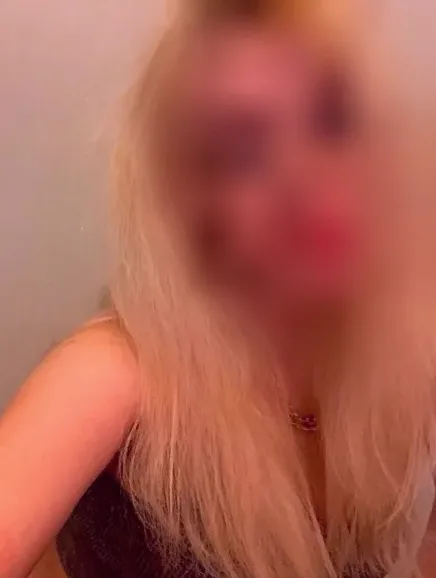 Nikki, 20