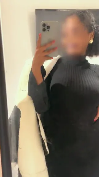 Soukaina, 25